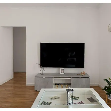 Lejlighed Joivy Marvellous 2-bed Flat With Balcony