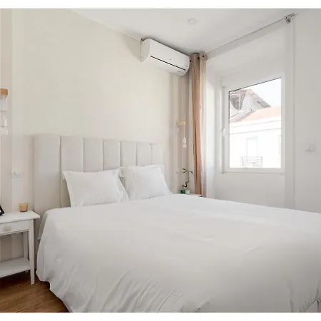 Apartman Joivy Marvellous 2-bed Flat With Balcony *