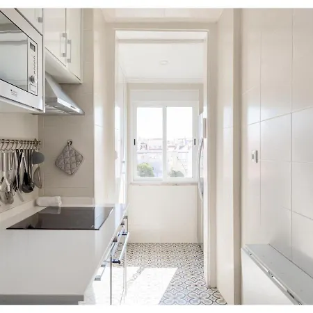 Joivy Marvellous 2-bed Flat With Balcony *