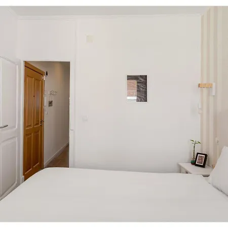 Apartman Joivy Marvellous 2-bed Flat With Balcony *