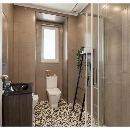 Joivy Marvellous 2-bed Flat With Balcony Apartman